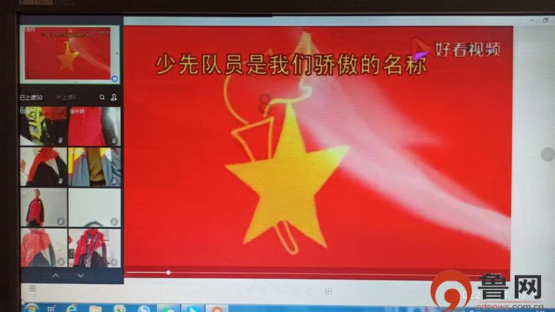 夏季的时尚女孩
